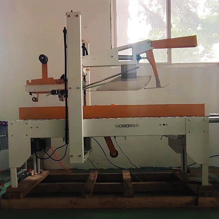     膠帶封箱機廠家哪家好？封箱機機型 價格 質(zhì)量 服務